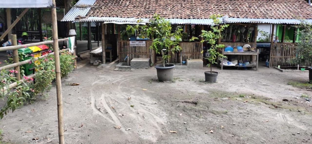 Gerbang Banyu Langit Cottage Bantul Exterior foto