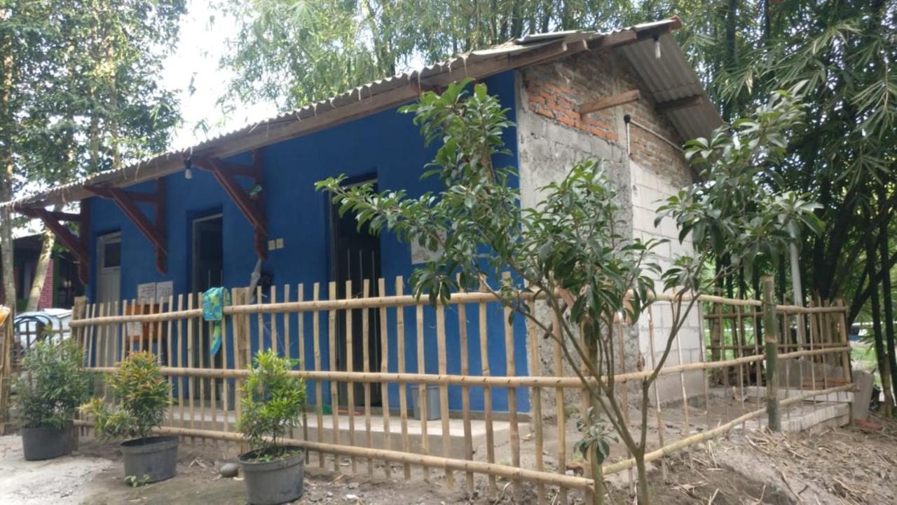 Gerbang Banyu Langit Cottage Bantul Exterior foto