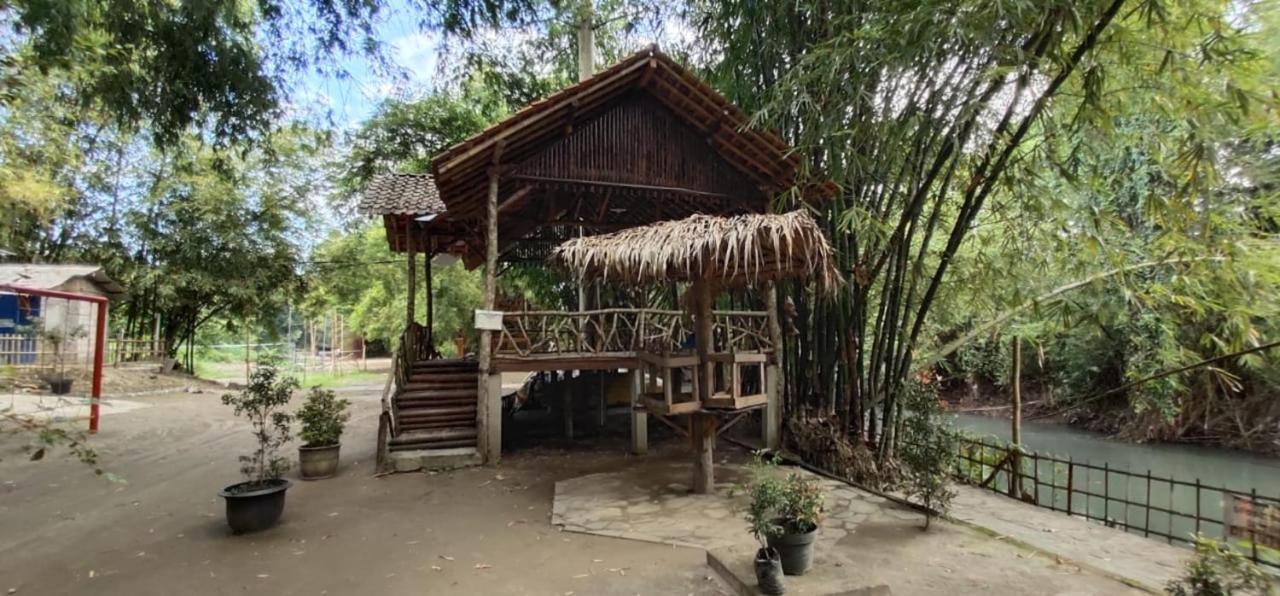 Gerbang Banyu Langit Cottage Bantul Exterior foto